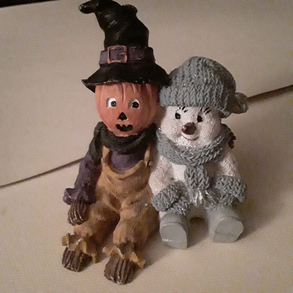 Snow Babies figurine Higging Scarecrow